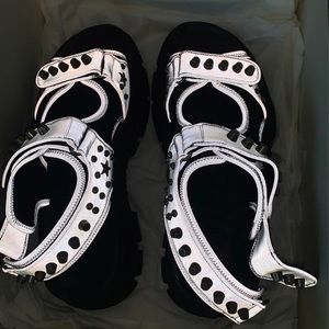 Gucci Aguru Fashion Runway Sandals Size 9.5